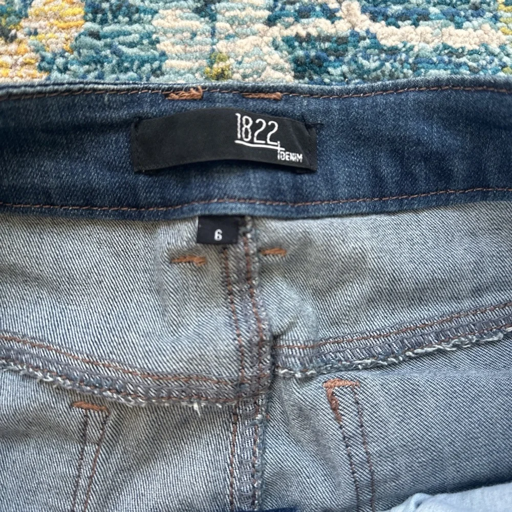 Size 6 stretchy 1822 dark wash distressed jeans - Picture 3 of 5